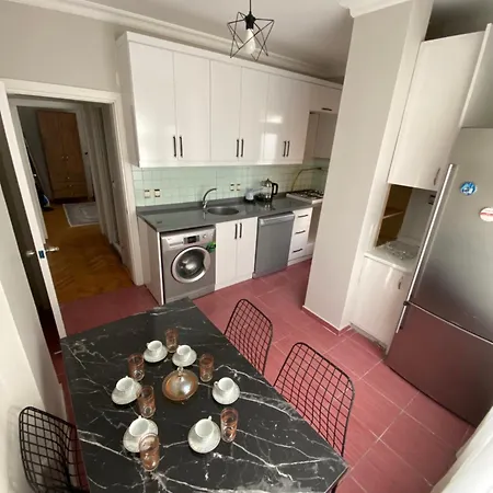 公寓 Tramvaya Yakin, Merkezi,2bd,asansoerlue,uecretsiz Otoparkli,3 Klimali *