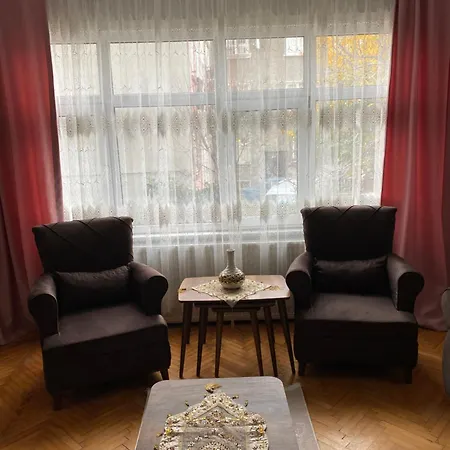 公寓 Tramvaya Yakin, Merkezi,2bd,asansoerlue,uecretsiz Otoparkli,3 Klimali 伊斯坦布尔
