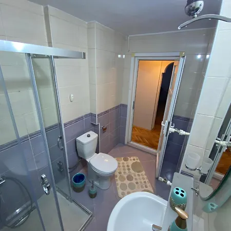 公寓 Tramvaya Yakin, Merkezi,2bd,asansoerlue,uecretsiz Otoparkli,3 Klimali
