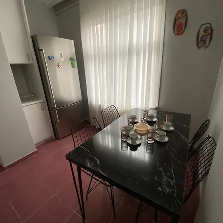 Tramvaya Yakin, Merkezi,2bd,asansoerlue,uecretsiz Otoparkli,3 Klimali 公寓 伊斯坦布尔